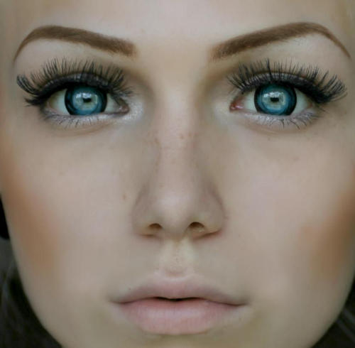 العدسات اللاصقة الكروموجينية